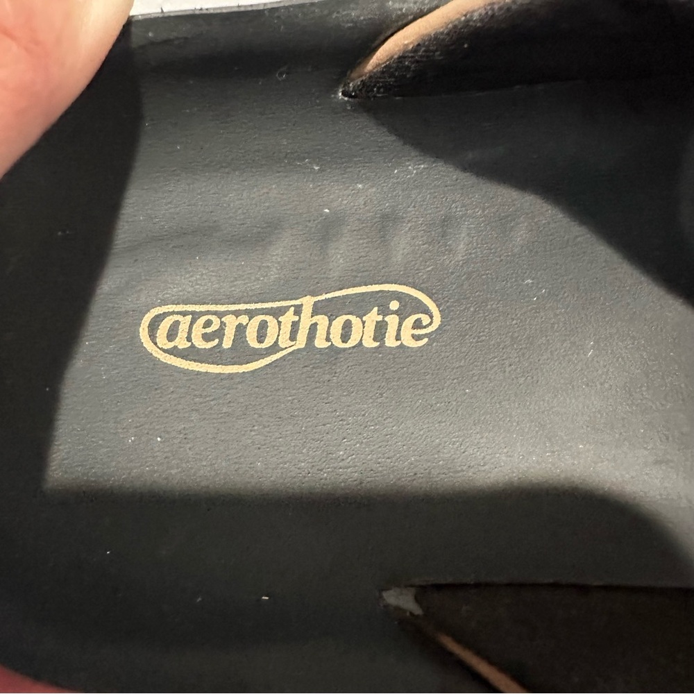 Aerothotic Comfort Flip Flop Tan Gold Hardware Size 8 - Picture 9 of 12